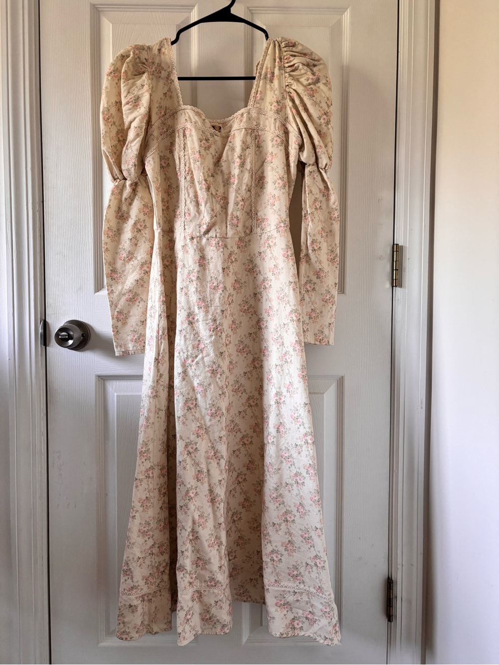 Monbebe Whimsical, Cottage core Floral Print Maxi Dress with Puff Sleeves